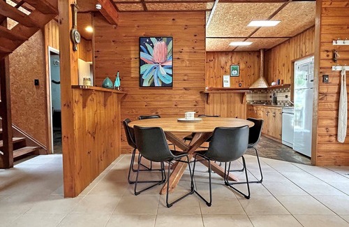 Amity Point House | Chalet style home close to beach