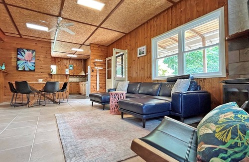 Amity Point House | Chalet style home close to beach