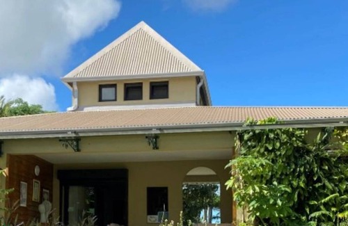 Sainte-Suzanne Apartment | Chambre du fanjan, chic and luxury, calm in a large garden, swimming pool, jacuzzi