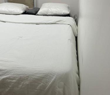 Montereau-Fault-Yonne House | Chambre pinselccc