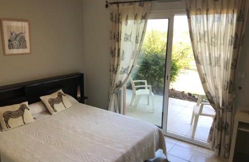 Varetz Bed & Breakfast | Chambres d'Hôtes La Coloniale