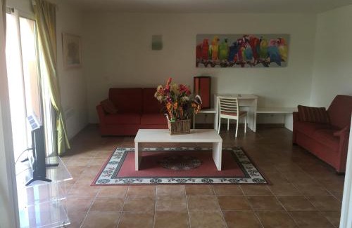 Varetz Bed & Breakfast | Chambres d'Hôtes La Coloniale