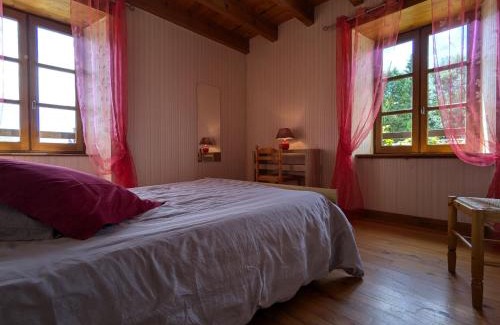 Pinols House | Charmant Gîte en Pierre avec 3 Chambres, Cour et Proximité Activités, Pinols - FR-1-582-252