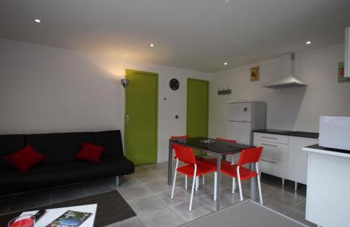 Vincey House | Charmant Gîte Moderne avec Terrasse, Proche Épinal & Nancy, Idéal pour Motards & Randonnées - FR-1-589-262