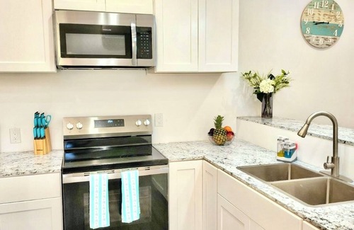 Rokers Point Condo | Charming 1-bedroom Beachfront condo in serene Steventon