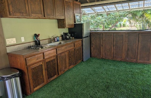 Kehena House | Charming 1-bedroom Glamping Getaway in Pāhoa with WiFi