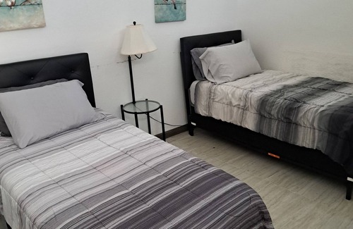 Hunt Club Resort | Charming 1-bedroom resort with WiFi, AC and kitchen in The Acreage of Westlake