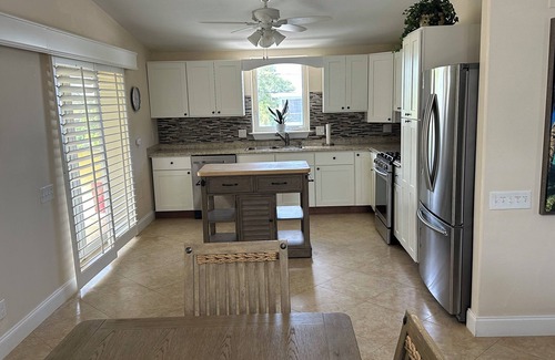 Little Torch Key House | Charming 2-Bedroom House on Little Torch Key with Pool and Tiki Bar- 28 DAY MIN.