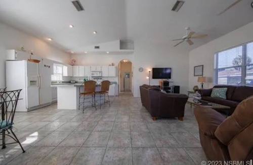 New Smyrna Beach House | Charming 2-bedroom house in wonderful New Smyrna Beach with WiFi, AC