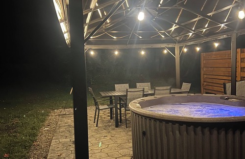 Lewis Run Cabin | Charming 2-bedroom cabin in right next to Kinzua with AC