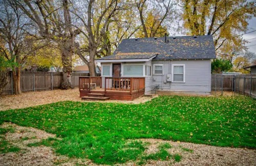 Meridian House | ✮ Charming 2-bedroom Cottage in Oldtown Meridian ✮