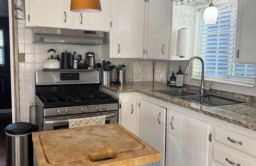 South Ogden House | Charming 2bdrm set back from the road, offering your own private city retreat.