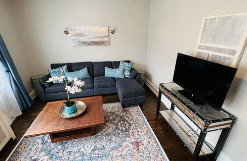 Baltimore Apartment | CHARMING 2beds, 1ba apartment