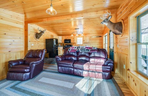 Bradford Cabin | Charming 3-bedroom lodge with WiFi, AC in serene Bradford on trout pond.
