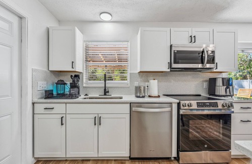 Crystal River House | Charming 3Bed House in Crystal River, 5 min to Boat ramp Sleeps 8