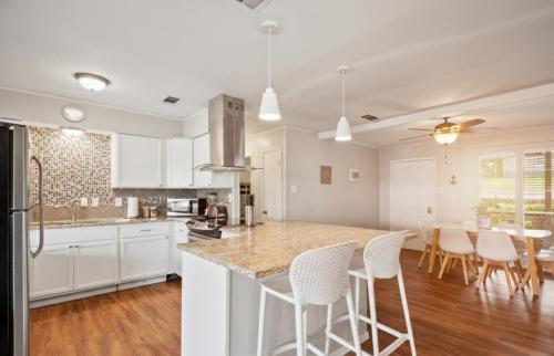 Tool House | Charming 4BR Lakefront Getaway