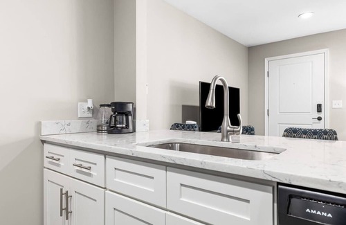 Royal Oak Apartment | Charming Apt 4 near Beaumont