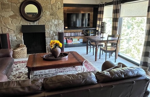 Hayden View Estates Bed & Breakfast | Charming B&B with Wi-Fi, fireplace, TV's, deck and a great view of Hayden Lake