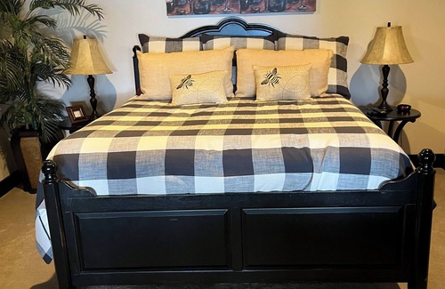 Hayden View Estates Bed & Breakfast | Charming B&B with Wi-Fi, fireplace, TV's, deck and a great view of Hayden Lake