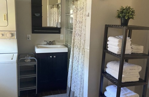 Bonita Shores Cottage | Charming Beach Cottage 1 Mile To Beach, Shopping, Restaurants, Paradise