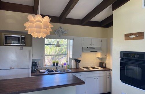 Bonita Shores Cottage | Charming Beach Cottage 1 Mile To Beach, Shopping, Restaurants, Paradise