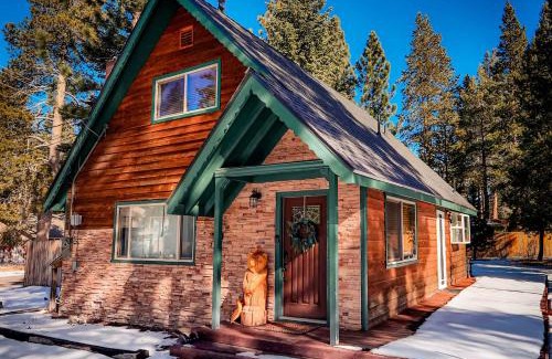 Tahoe Paradise House | Charming Cherokee Cabin - Secluded Stay for 6 Just 10 Minutes to Tahoe