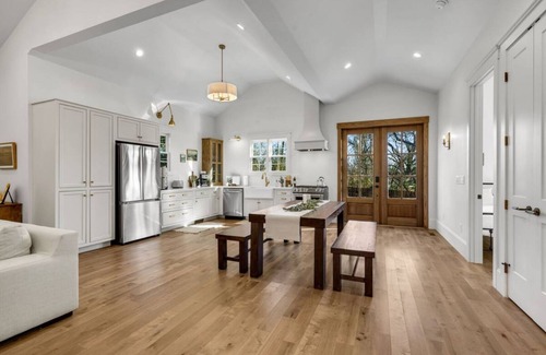 Downtown House | Charming Columbia Home - walking distance to downtown and the Arts Districtnn