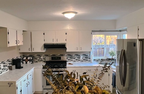Medford House | Charming & Cozy 3 BDR home, your perfect getaway!