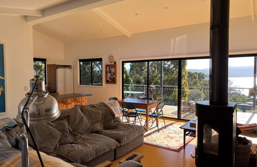 Dennes Point House | Charming Dennes Point house close to the beach