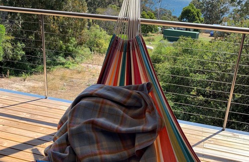 Dennes Point House | Charming Dennes Point house close to the beach