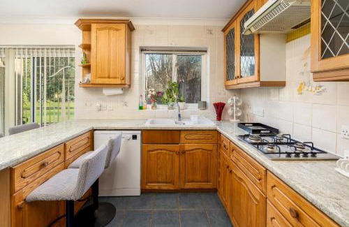 Watford House | Charming Family-Friendly Home Pass the Keys