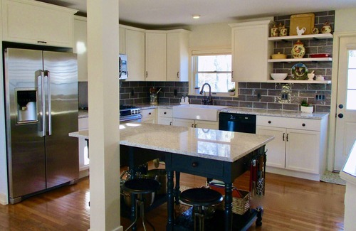 East Marion House | Charming French Country waterfront, Bay Beach. Hot tub! New rates & Discounts!