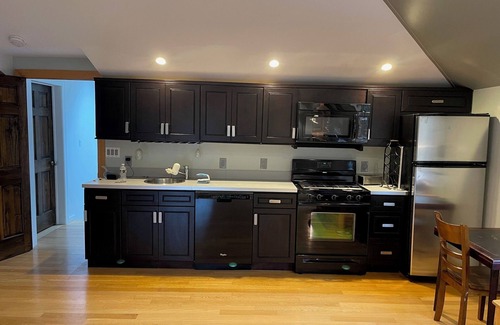 Mount Marion House | Charming guesthouse in castle in delightful Woodstock with office space