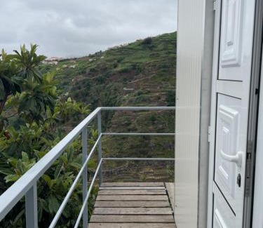 Santo Antonio House | Charming hill view retreat