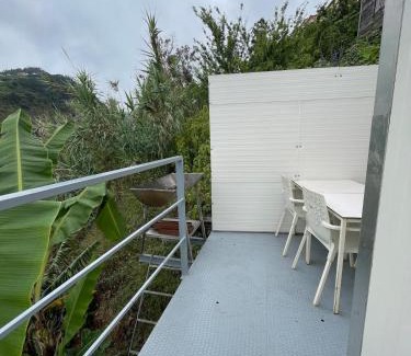 Santo Antonio House | Charming hill view retreat