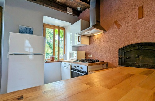 Le Menoux Cottage | Charming Home with Heated Pool, Hot Tub, and Private Garden in Le Menoux