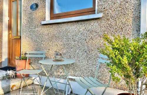 Fermoy Apartment | Charming, Modern Masonette in Heart of Fermoy River Town