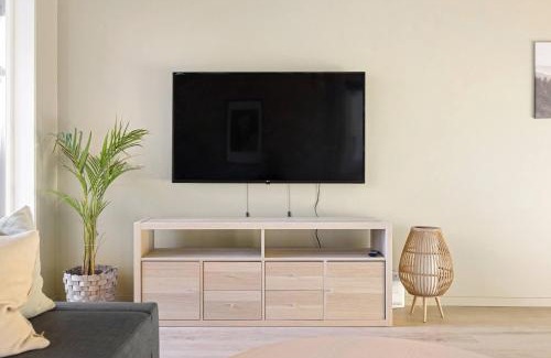 Gronland Apartment | Charming Oslo Apartment with Balcony Rooftop Access