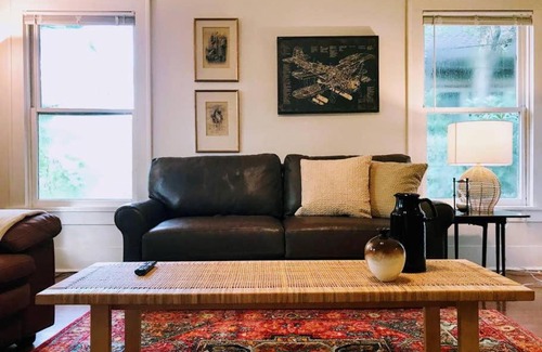 Neartown House | Charming, Quiet Apartment in the Heart of Montrose