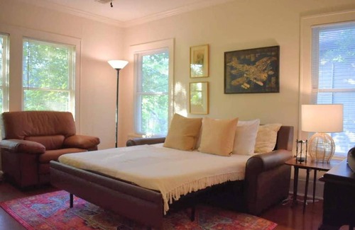 Neartown House | Charming, Quiet Apartment in the Heart of Montrose