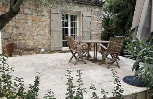 Le Collet Apartment | Charming self-contained studio near Valbonne