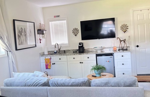 Tampa Apartment | Charming studio with AC and WiFi in lovely Callco Ranch Tampa