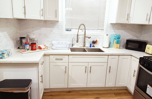 Monterey Park House | Cheerful 3-Bedroom house close to DTLA