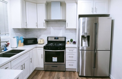 Monterey Park House | Cheerful 3-Bedroom house close to DTLA
