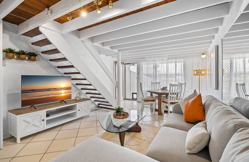 Mooloolaba House | Chic 2-Bed Cabin-Style Home by Mooloolaba Beach