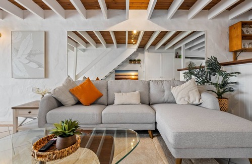 Mooloolaba House | Chic 2-Bed Cabin-Style Home by Mooloolaba Beach