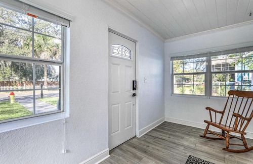 Mount Dora House | Chic Home with Fire Pit and Patio, Walk to Lake!