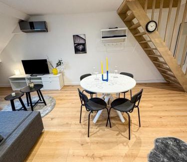 Bloemekenswijk Apartment | Chic & Modern 1BR & 1LR Apt, 12 Min Walk to Rabot