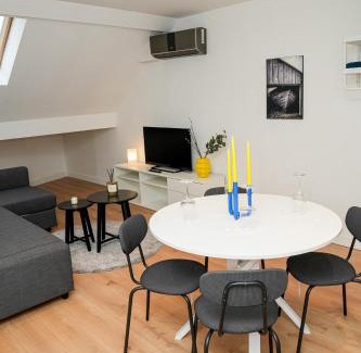 Bloemekenswijk Apartment | Chic & Modern 1BR & 1LR Apt, 12 Min Walk to Rabot