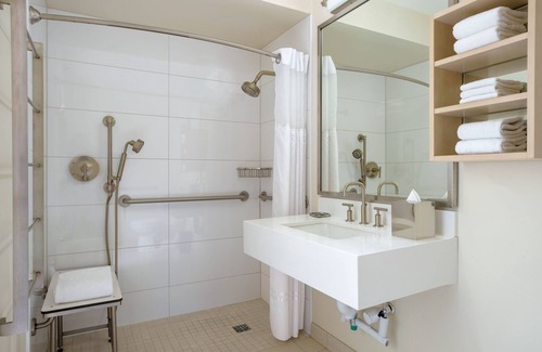 Magnificent Mile Hotel | Chicago Marriott Downtown Magnificent Mile